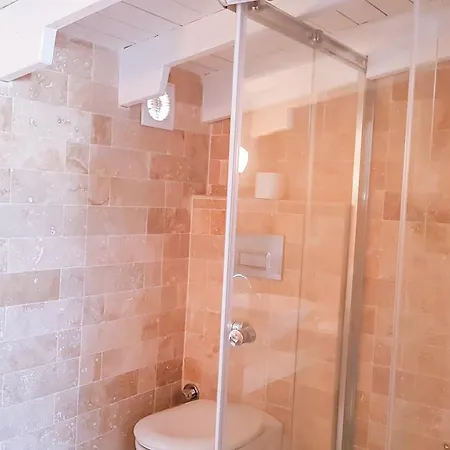 ホテル Rebetiko アラカティ