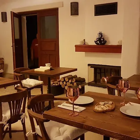 Rebetiko فندق 4*