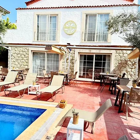 Rebetiko Hotel