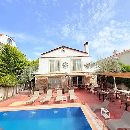 Rebetiko Hotel Alacati