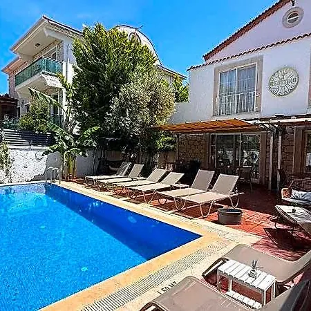 Rebetiko Hotel 4*