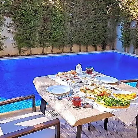 Rebetiko Hotel 4*