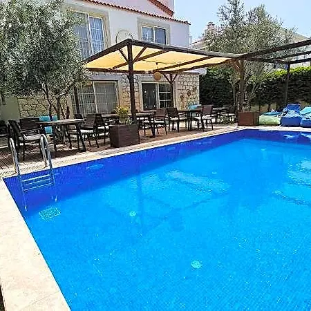 Rebetiko Hotel 4*