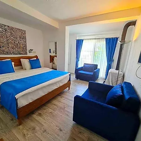 Rebetiko Hotel